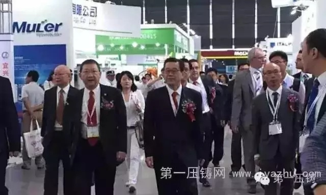 力劲集团创办人刘相尚先生（中）应邀出席本届展会开幕式